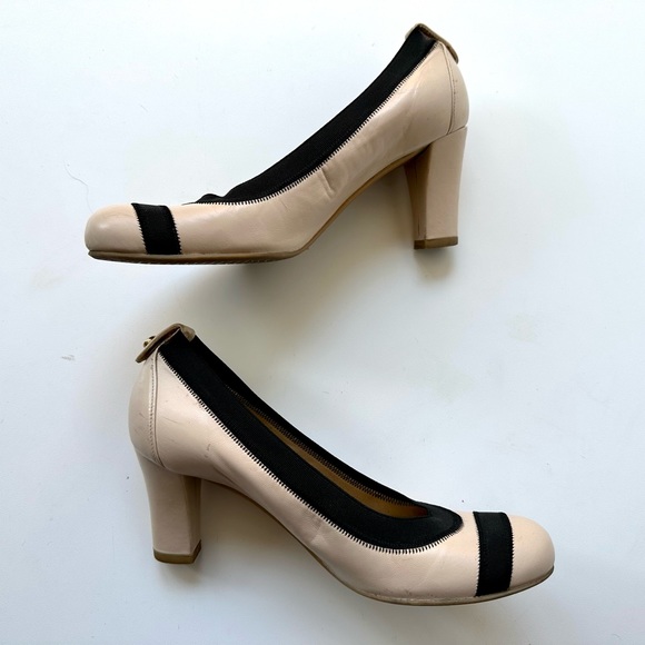 Stuart Weitzman Easily Round Toe Leather Pumps, Black elastic trim, size 5 - Picture 4 of 6